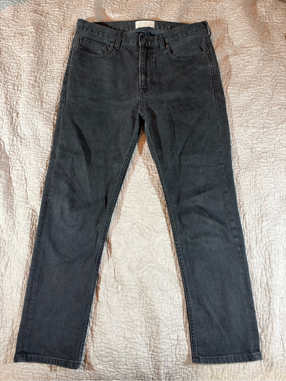 Everlane Straight-Leg Jeans in Black Faded Denim Size 29 Regular Straight